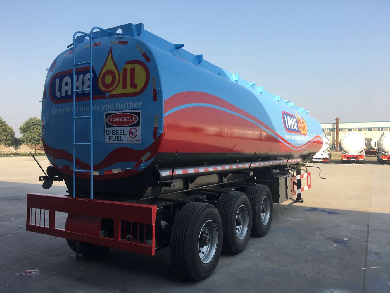 3 محاور ناقلة وقود نصف مقطورة