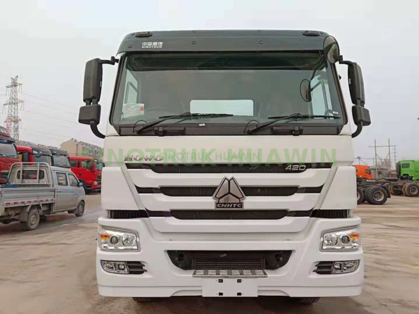 ساينو تراك HOWO 6 × 4 شاحنة جرار التمهيدي