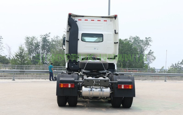 شاحنة جرار SINOTRUK HOWO T7H 6x4 لأفريقيا