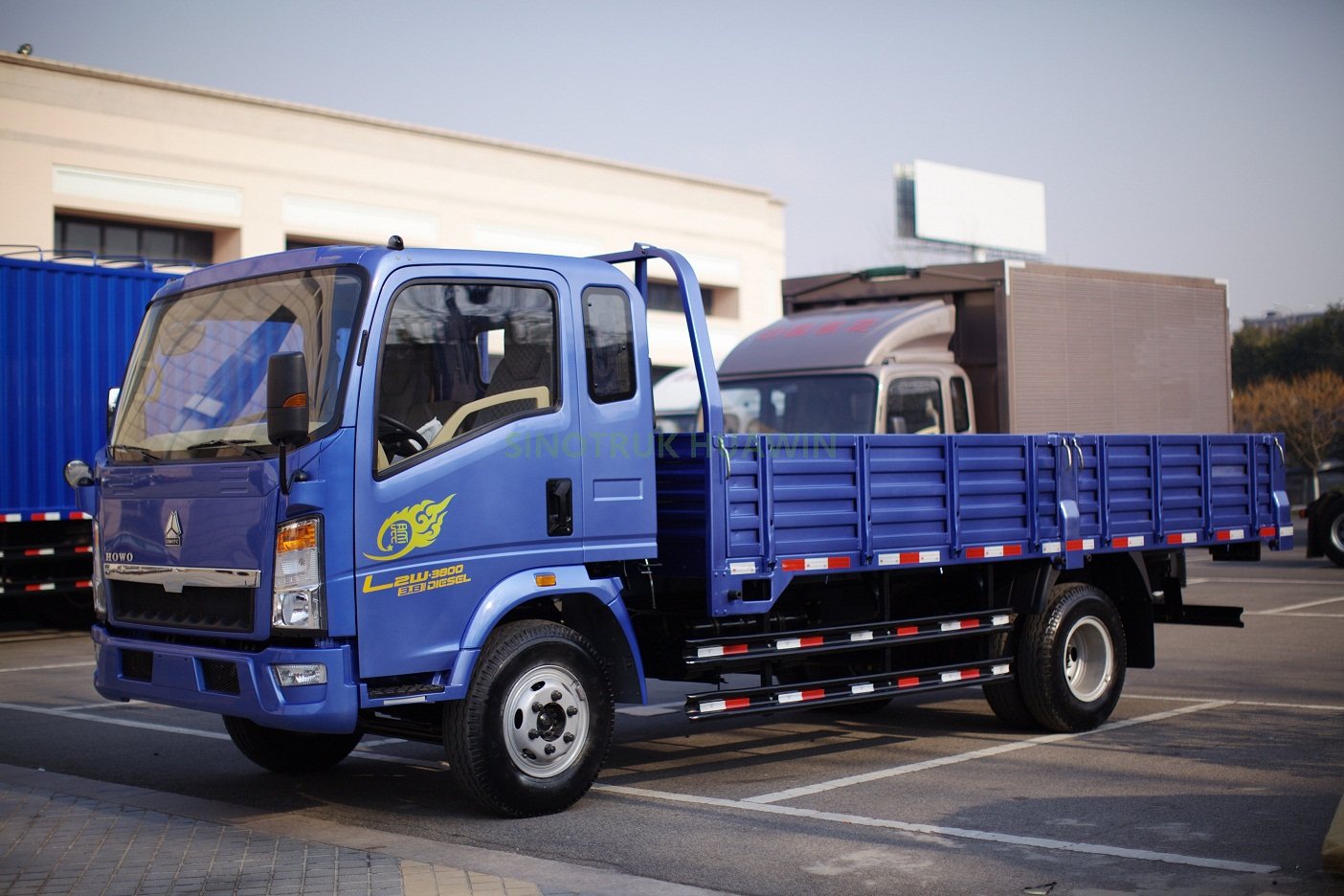 ساينو تراك هووا 4 × 2 10T شاحنة بضائع