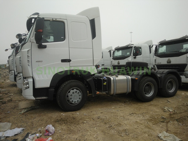 شاحنة جرار Sinotruk A7 6x4 10 Wheels