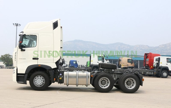 شاحنة جرار SINOTRUK HOWO T7H 6x4 لأفريقيا