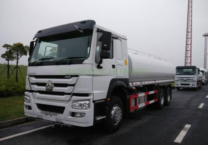 HOWO 6 × 4 2000 لتر شاحنة رش مياه