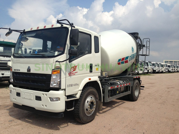 شاحنة خلط الخرسانة HOWO 4X2 4CBM