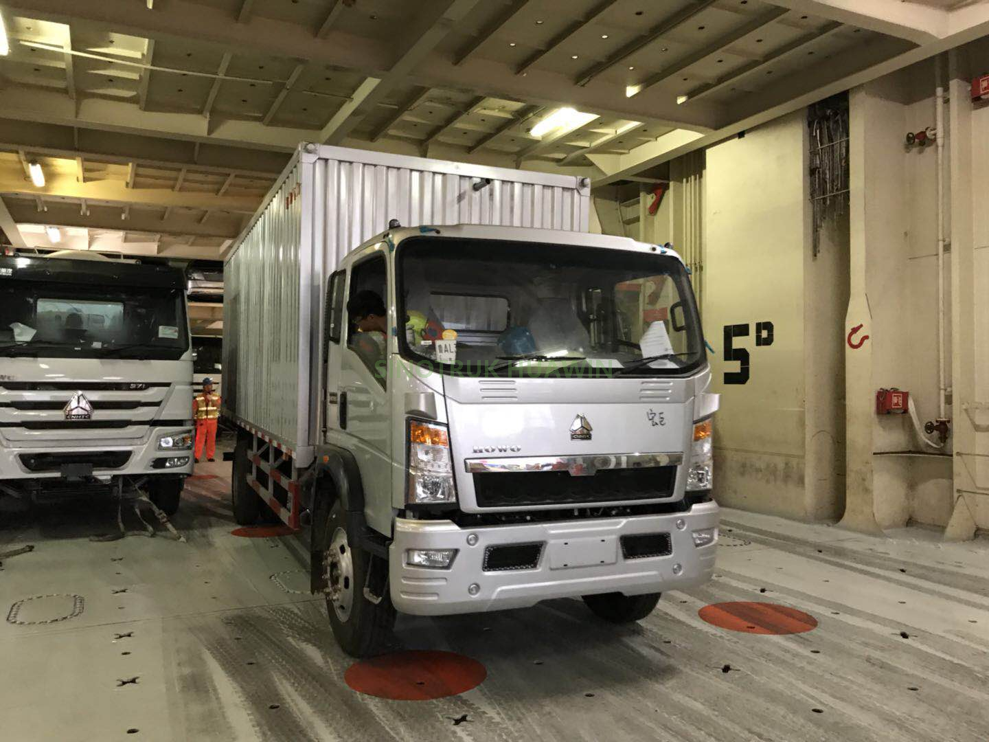 شاحنة ورشة SINOTRUK HOWO 4 × 2