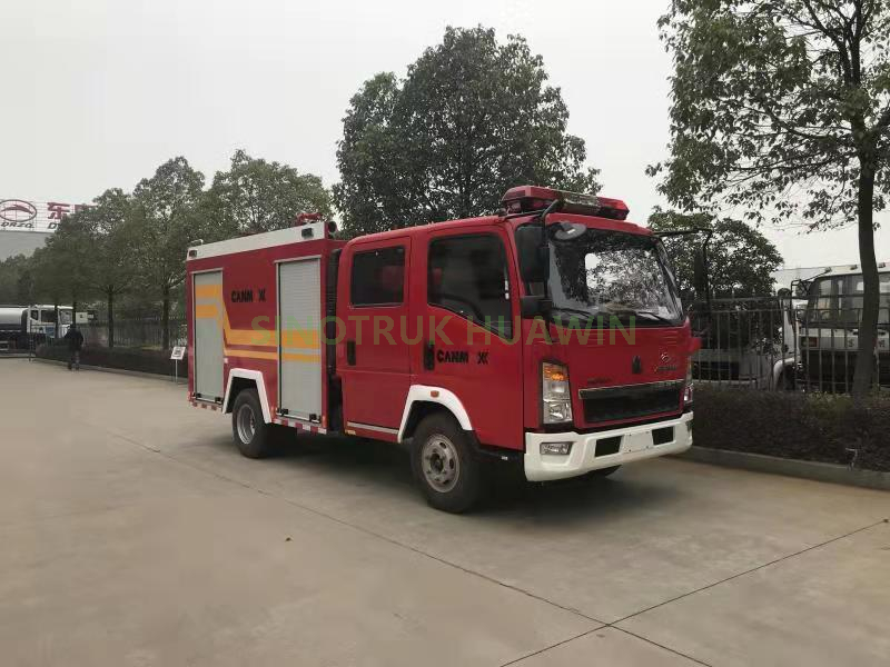 بيع شاحنة إطفاء الحريق SINOTRUK HOWO Light Truck 4 × 2