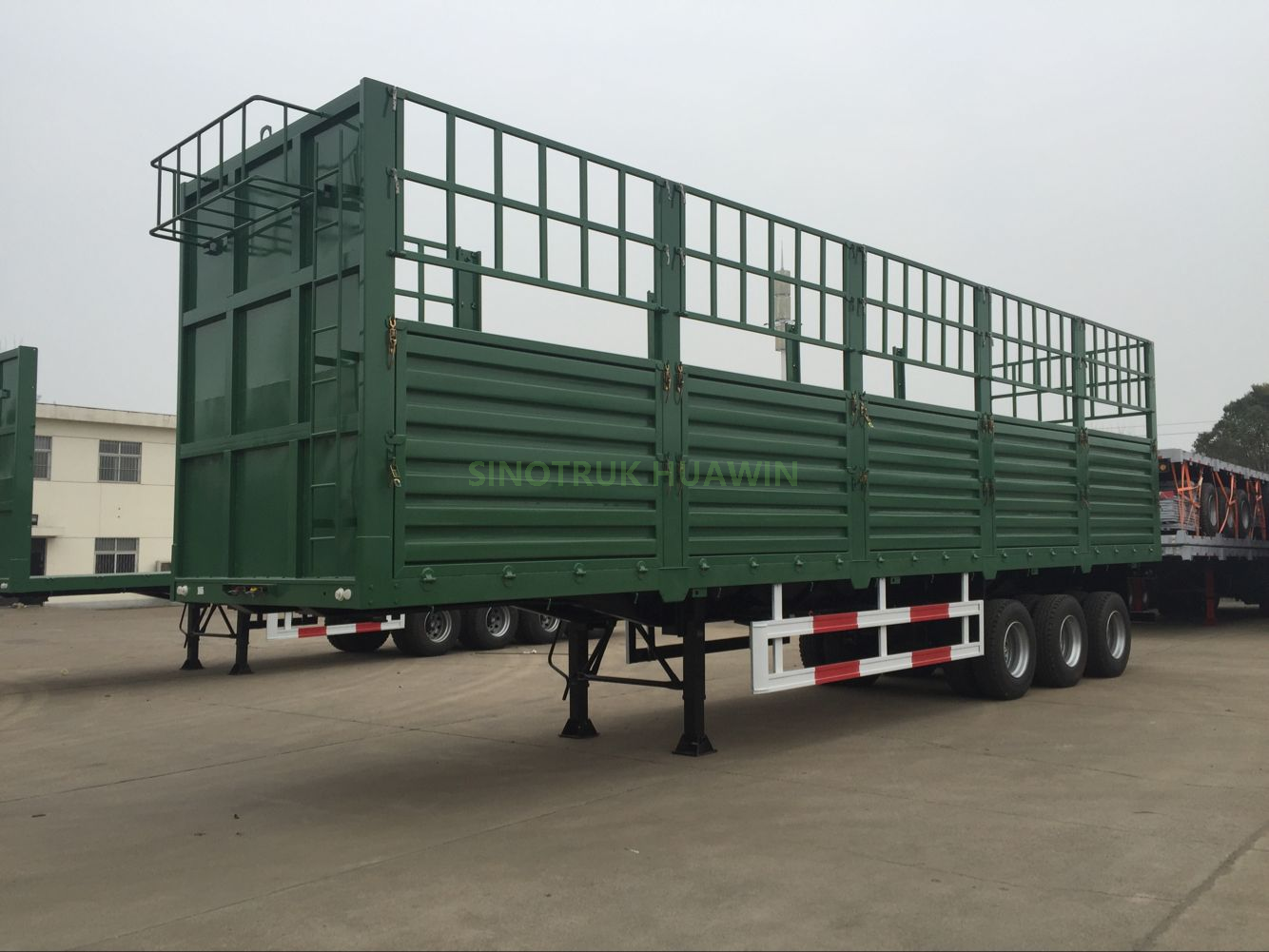 SINOTRUK 3 Axle Storehouse نصف مقطورة