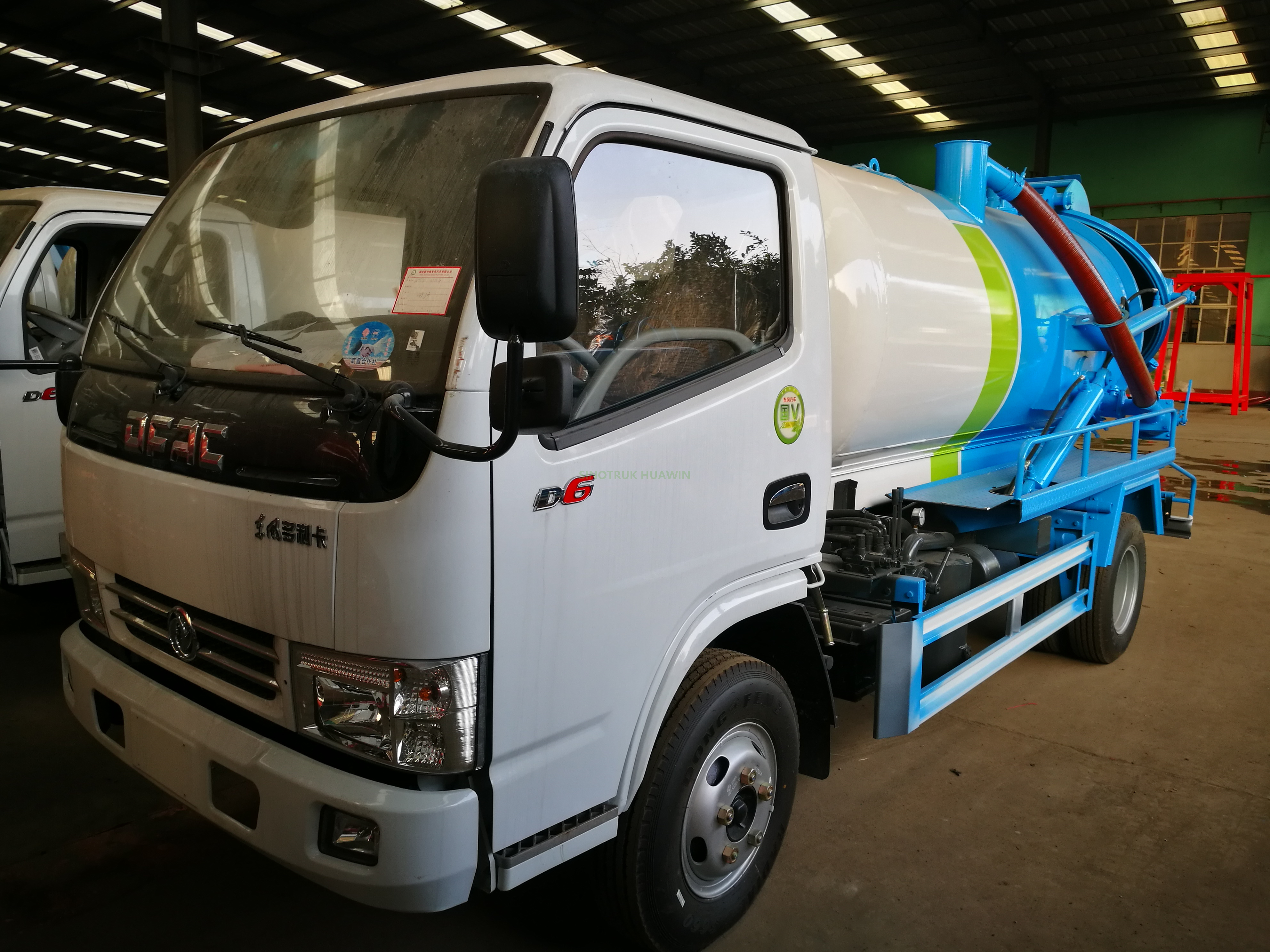 SINOTRUK HOWO 4X2 شاحنة شفط مياه الصرف الصحي