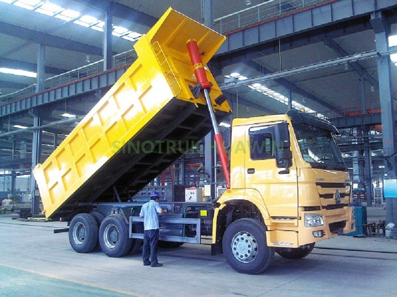 SINOTRUK HOWO 6X4 Front Tipping يسار محرك اليد اليمنى شاحنة قلابة