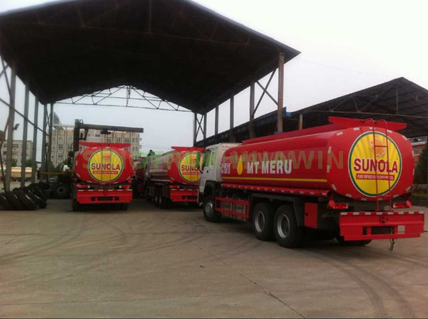 SINOTRUK HOWO 6X4 شاحنة صهريج للتزود بالوقود