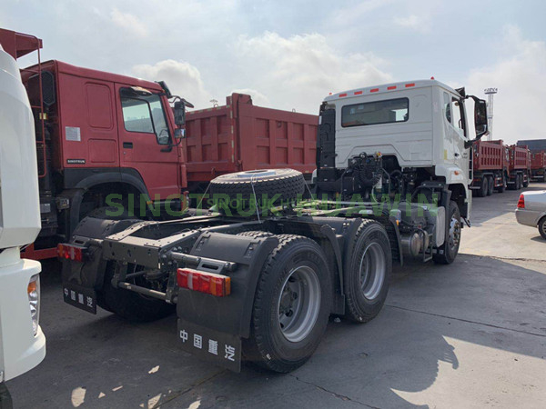 شاحنة جرار SINOTRUK HOWO E7G 6x4 لأفريقيا