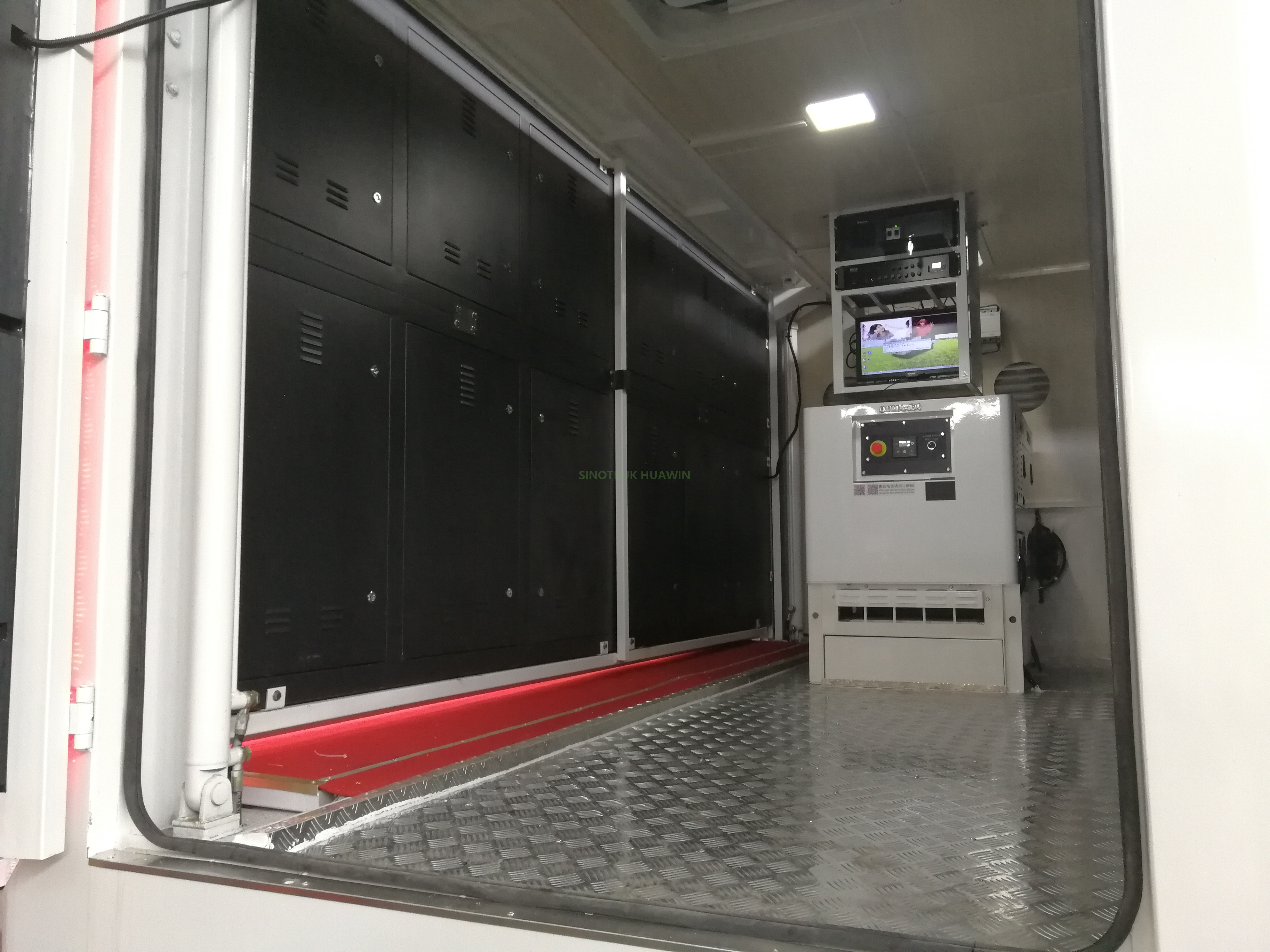 SINOTRUK 4x2 Advertising LED Truck
