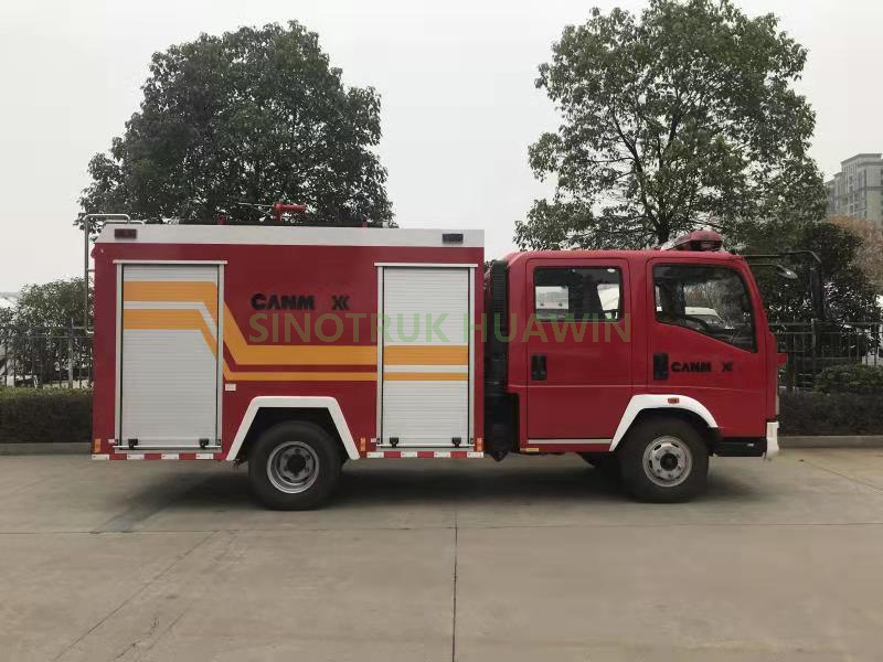 بيع شاحنة إطفاء الحريق SINOTRUK HOWO Light Truck 4 × 2