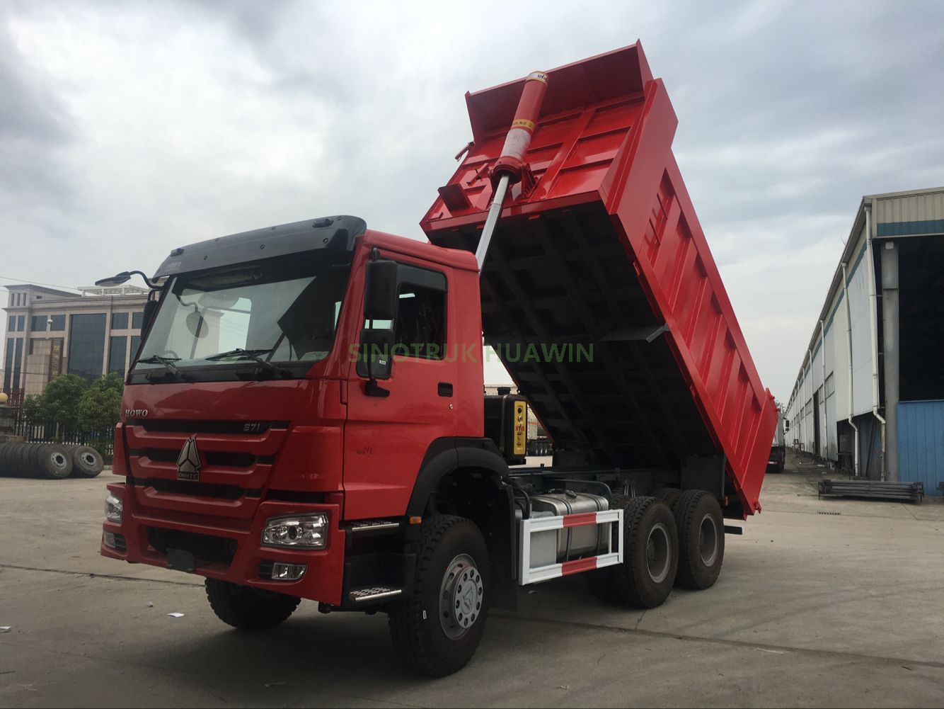 SINOTRUK HOWO 6X4 Front Tipping يسار محرك اليد اليمنى شاحنة قلابة