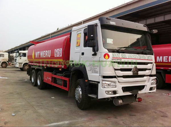 SINOTRUK HOWO 6X4 شاحنة صهريج للتزود بالوقود