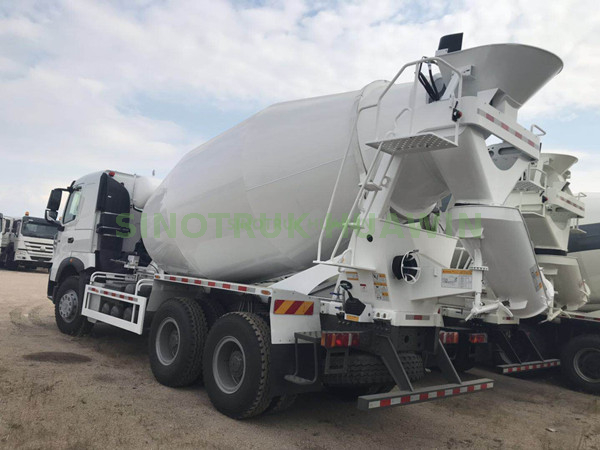شاحنة خلط الخرسانة SINOTRUK HOWO A7 6X4