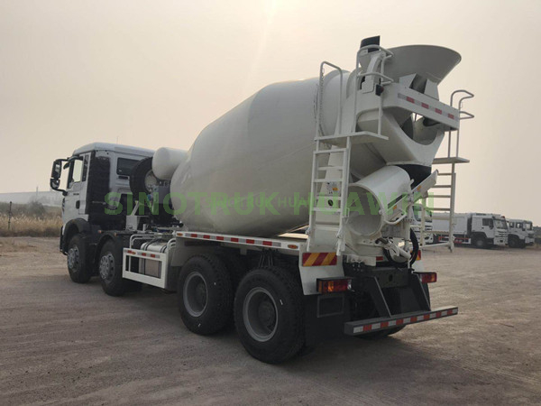 شاحنة خلط الخرسانة SINOTRUK T5G 8X4 RHD