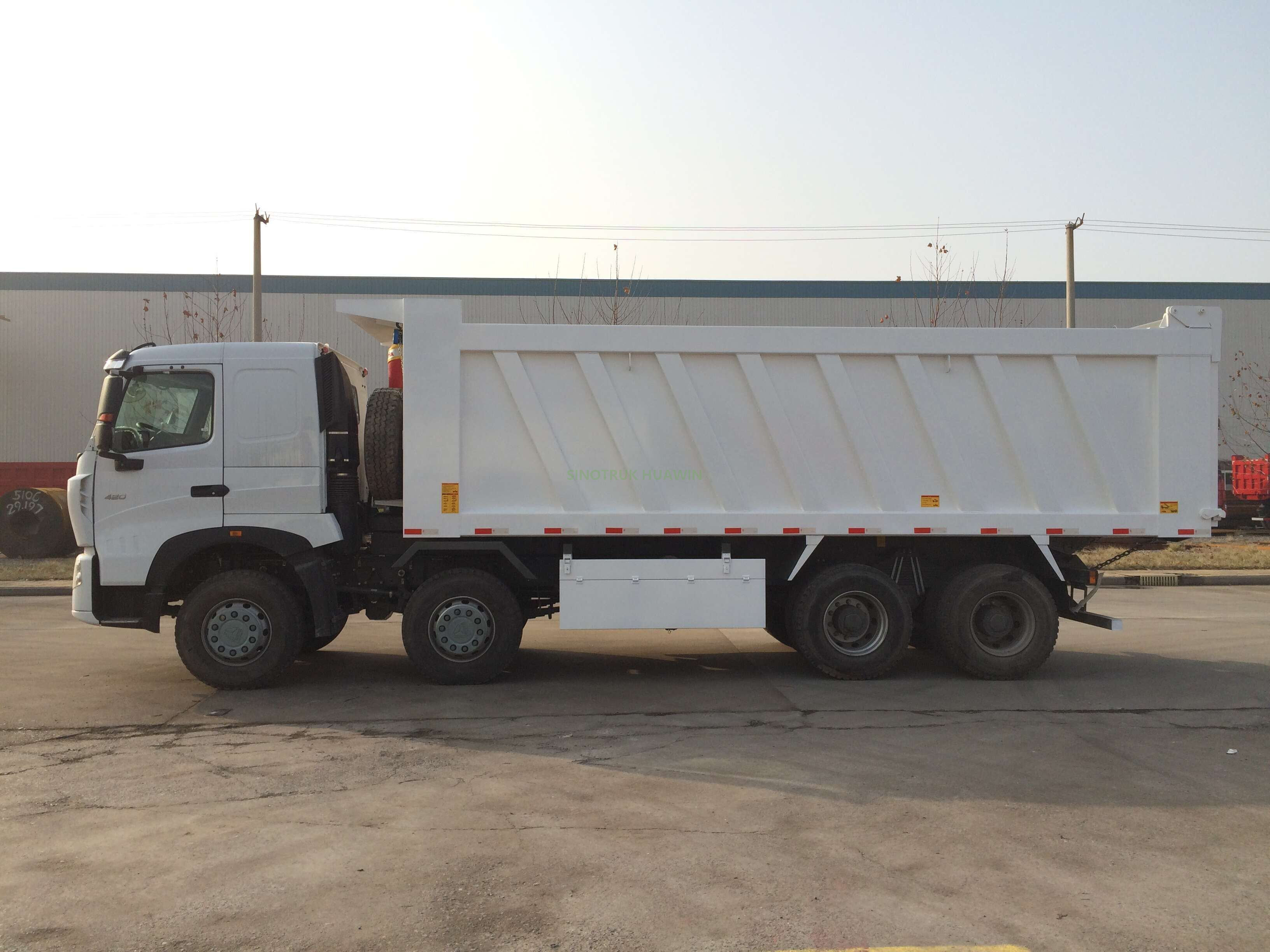 ساينو تراك HOWO A7 6X4 شاحنة قلابة أمامية