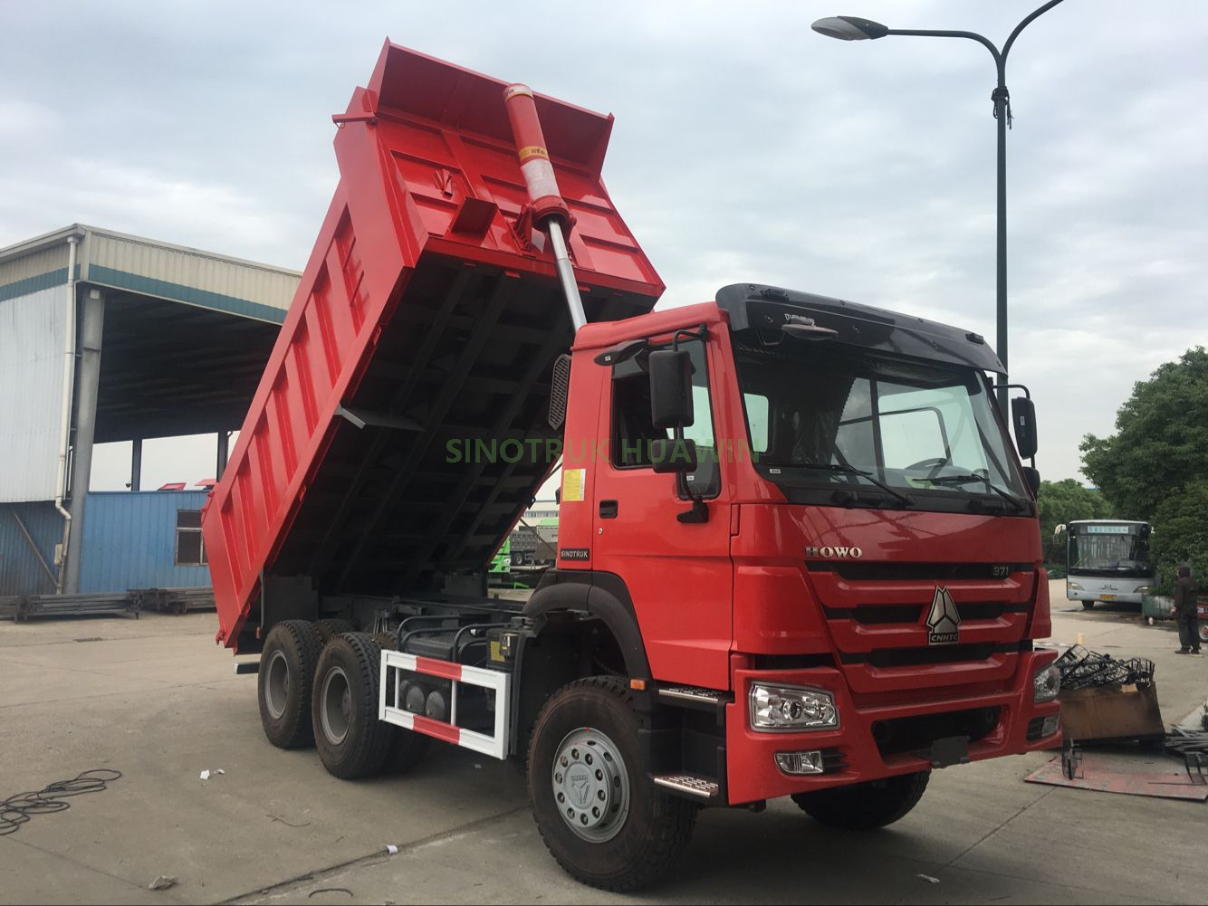 SINOTRUK HOWO 6X4 Front Tipping يسار محرك اليد اليمنى شاحنة قلابة