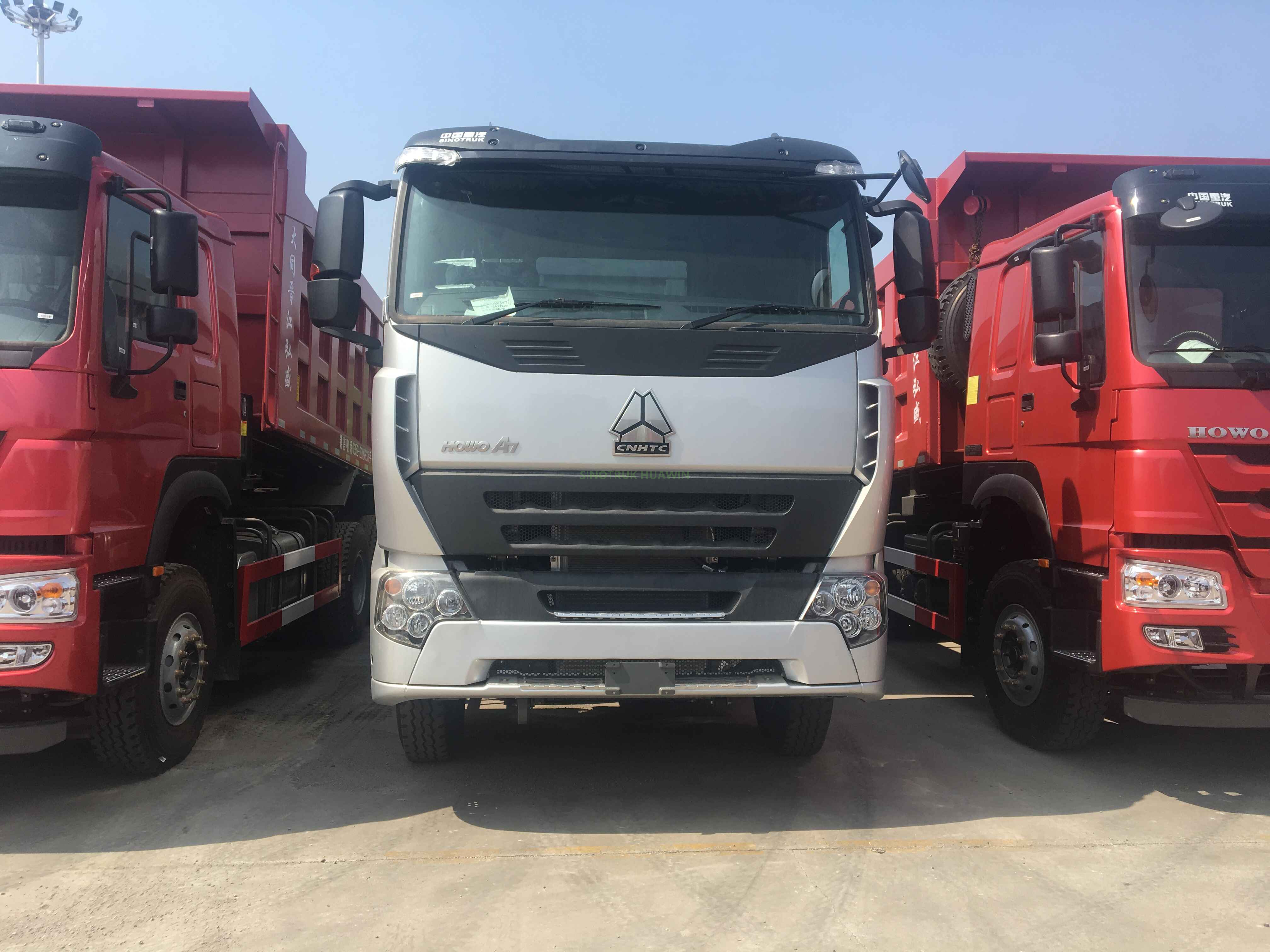 شاحنة قلابة Sinotruk A7 6X4 بقلب متوسط