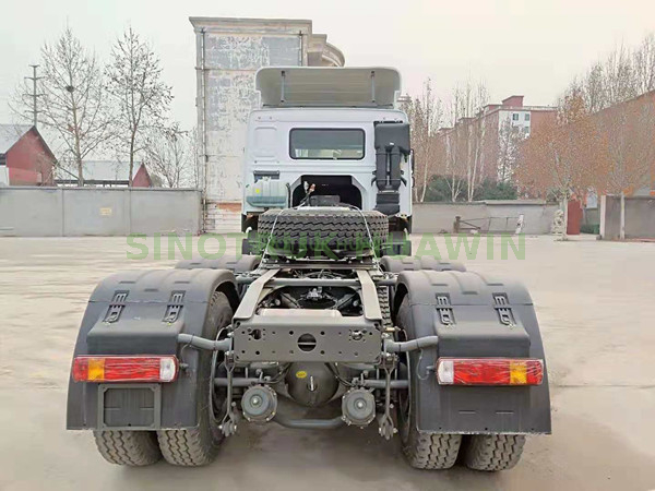 ساينو تراك HOWO 6 × 4 شاحنة جرار التمهيدي
