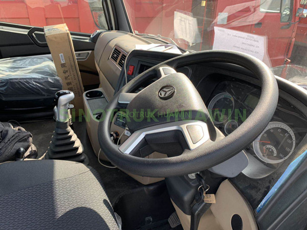 شاحنة جرار SINOTRUK HOWO E7G 6x4 لأفريقيا