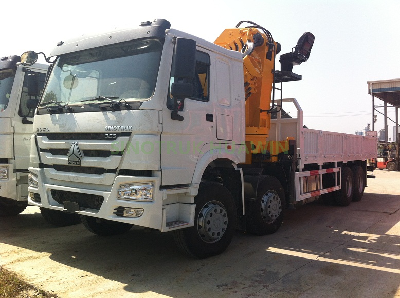 شاحنة رافعة SINOTRUK HOWO 8x4