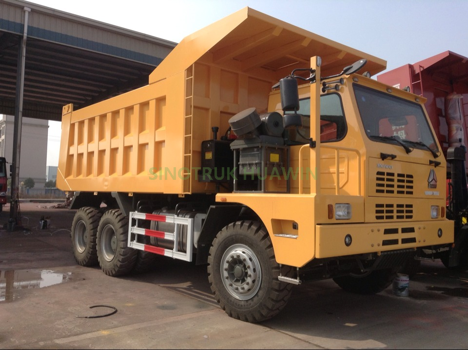 SINOTRUK شاحنة قلابة جديدة للتعدين 6 × 4