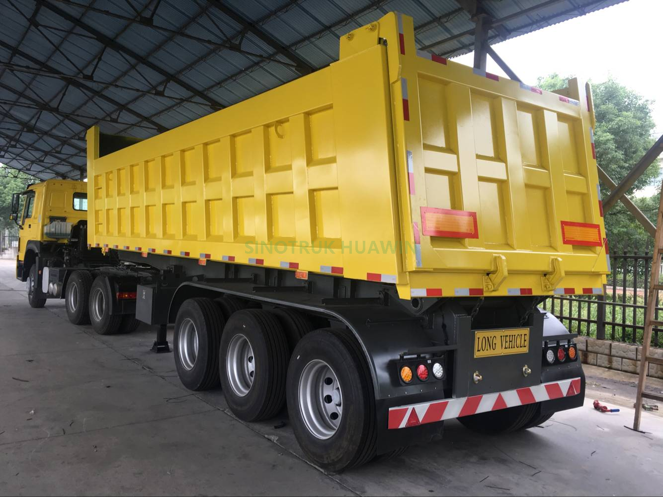 3 Axle 40 Tons Sinotruk Huawin Mining Dumper Dump Dump Tipper نصف مقطورة مع شكل U