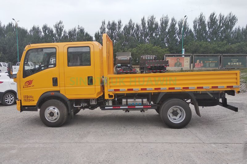 ساينو تراك HOWO Double Cabin 4 × 2 Cargo Truck
