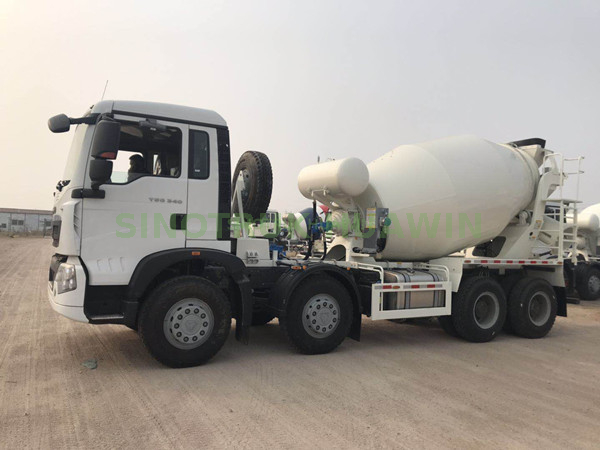 شاحنة خلط الخرسانة SINOTRUK T5G 8X4 RHD
