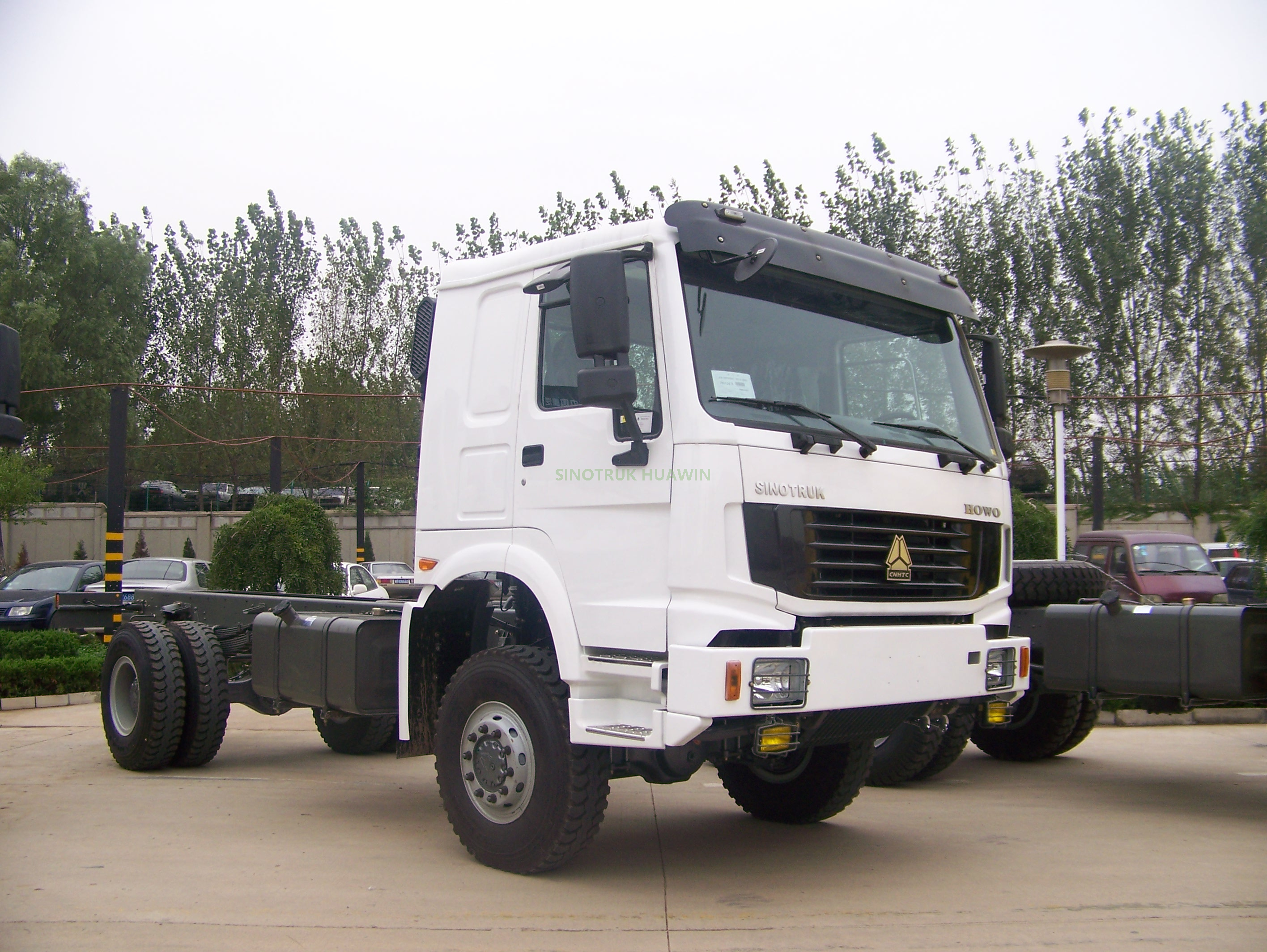 شاحنة بضائع HOWO 4X4 ذات الدفع الرباعي