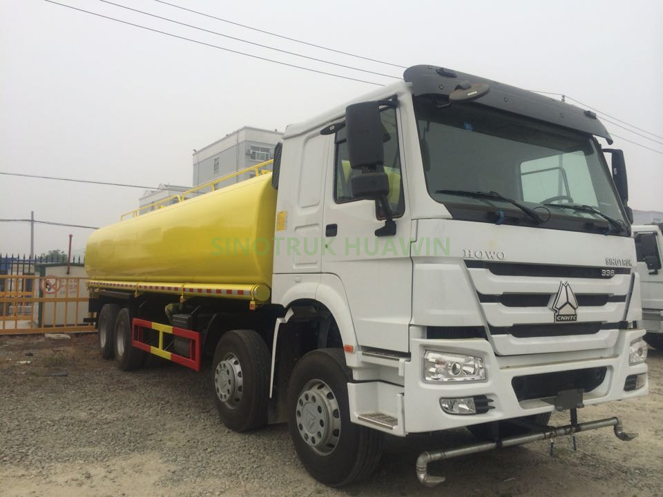 شاحنة صهريج مياه SINOTRUK HOWO 8X4