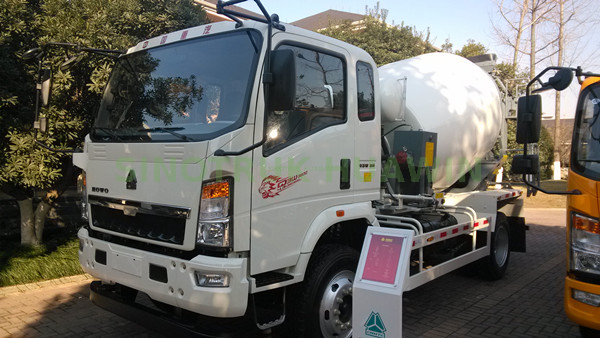 شاحنة خلط الخرسانة HOWO 4X2 4CBM