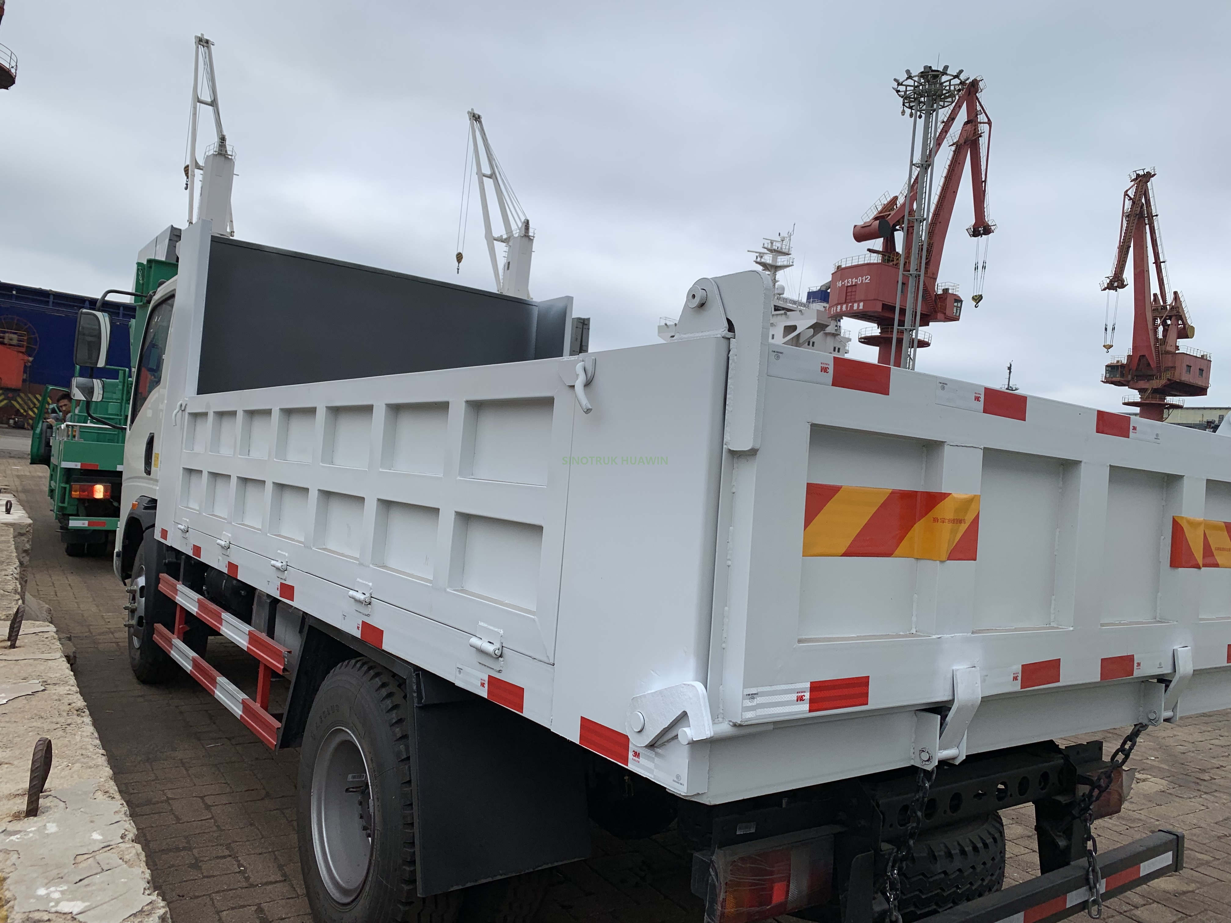 شاحنة قلابة SINOTRUK 4X2 Middle 4T to 10T