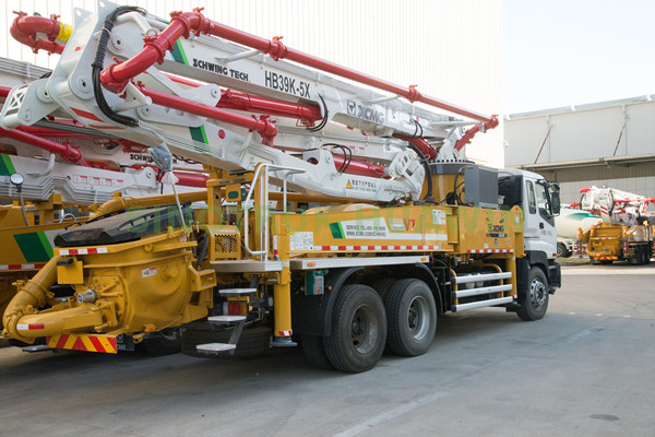 شاحنة خلط الخرسانة SINOTRUK T5G
