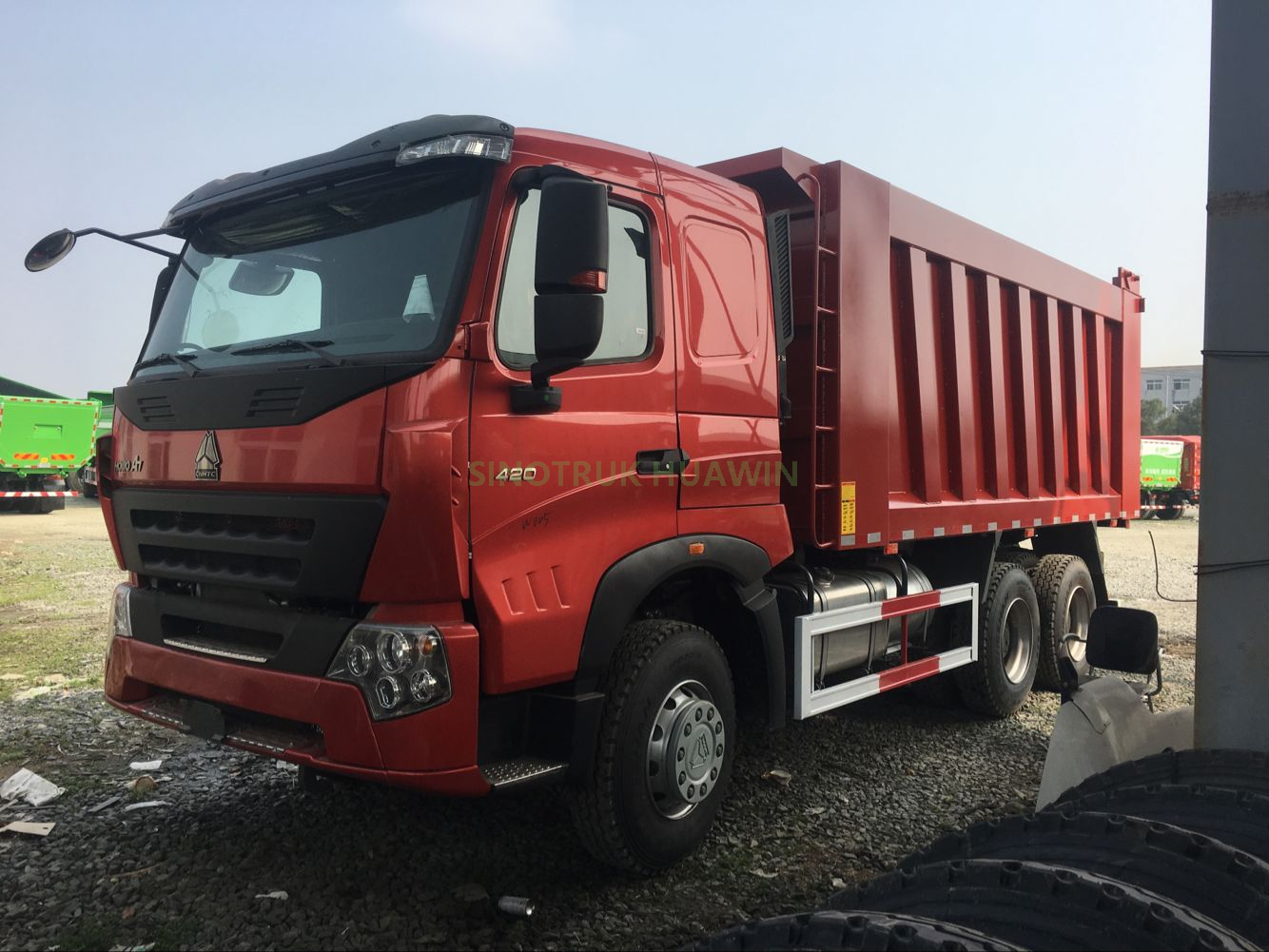 شاحنة قلابة أمامية Sinotruk A7 6X4 لأفريقيا