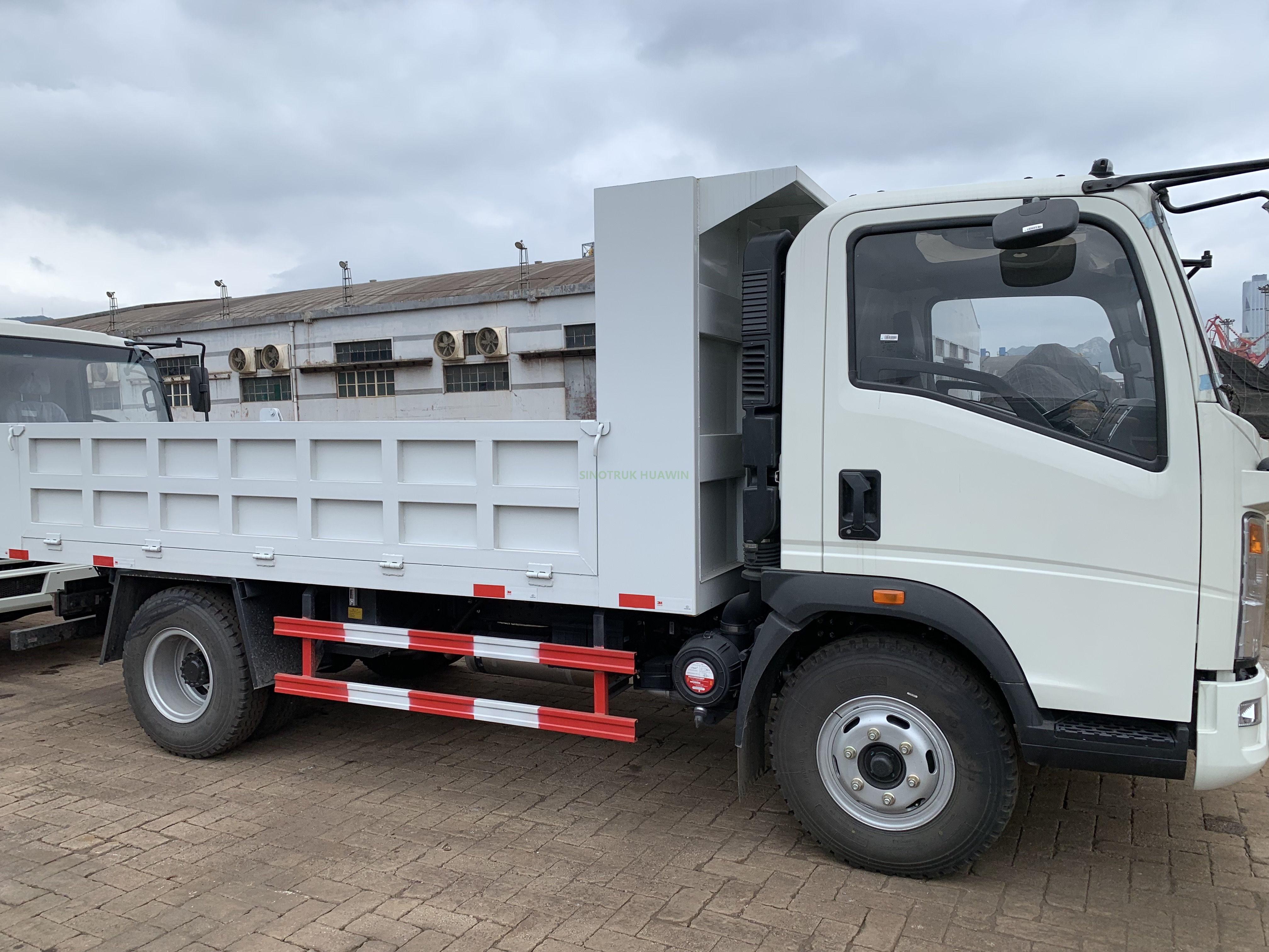 شاحنة قلابة SINOTRUK 4X2 Middle 4T to 10T