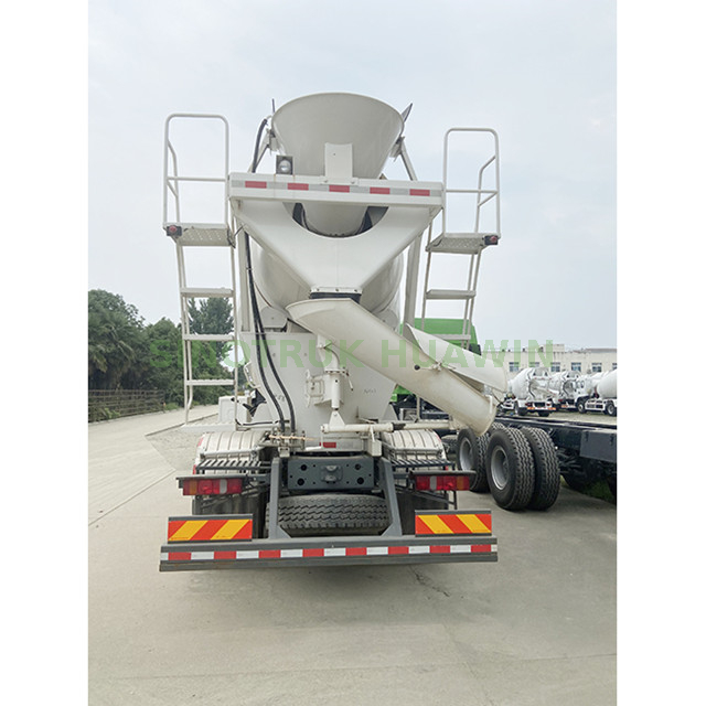 شاحنة خلط الخرسانة HOWO 6X4 -10CBM