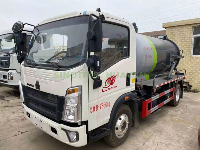 شاحنة مياه الصرف الصحي HOWO 4 × 2 -10CBM