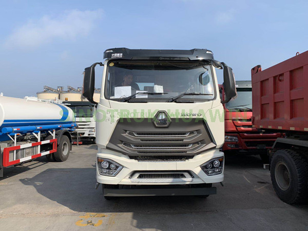 شاحنة جرار SINOTRUK HOWO E7G 6x4 لأفريقيا