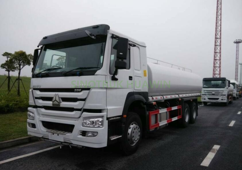 بيع شاحنة صهريج مياه SINOTRUK HOWO 6X4