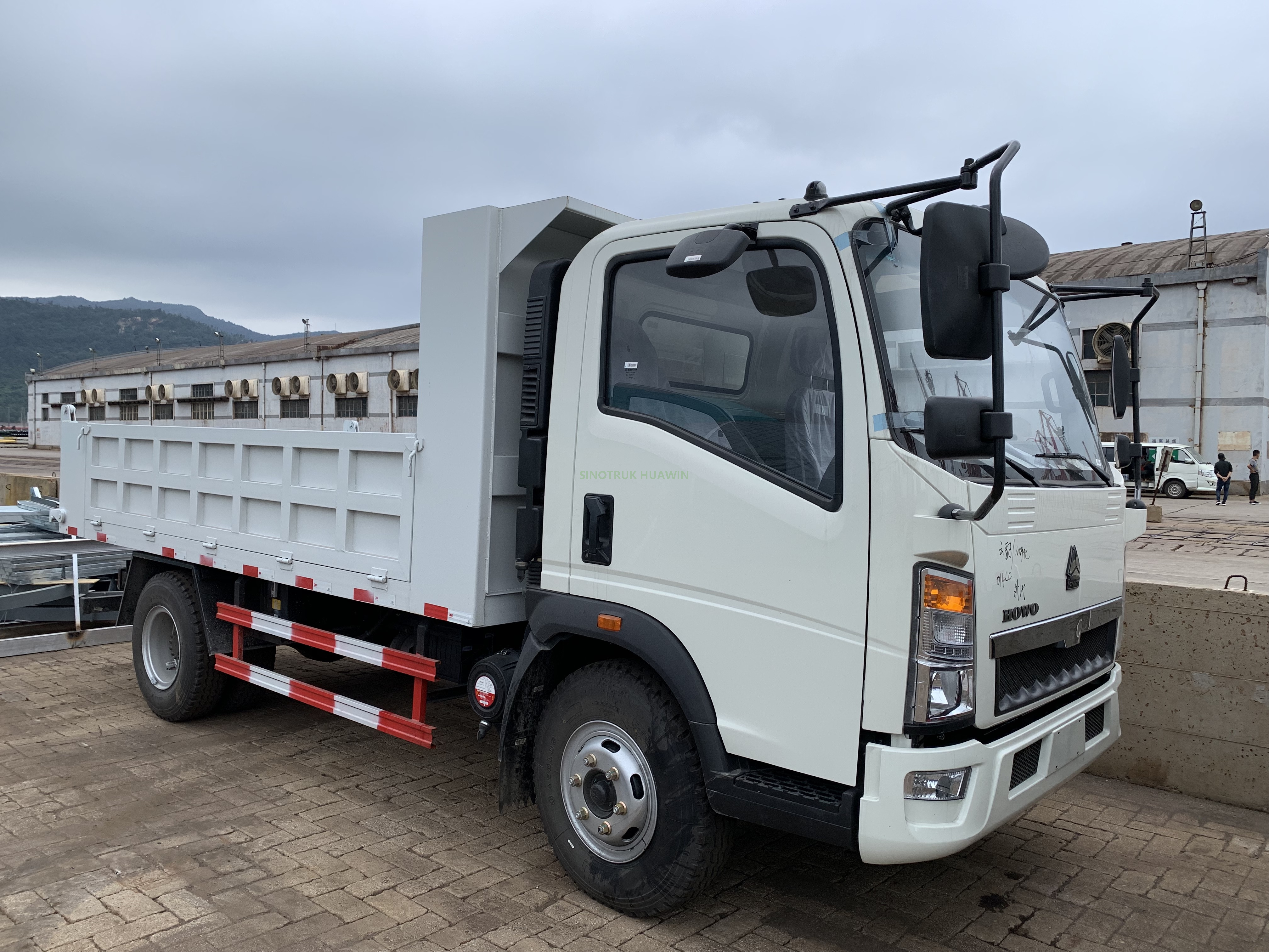 شاحنة قلابة SINOTRUK 4X2 Middle 4T to 10T