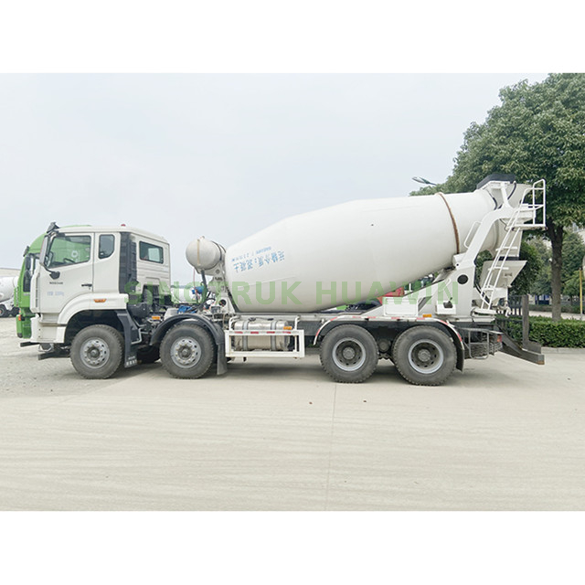 شاحنة خلط الخرسانة HOWO 6X4 -10CBM