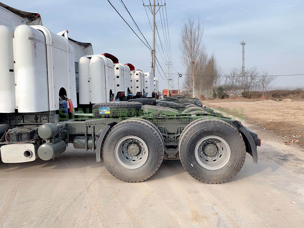 ساينو تراك HOWO 6X4 420hp CNG شاحنة جرار
