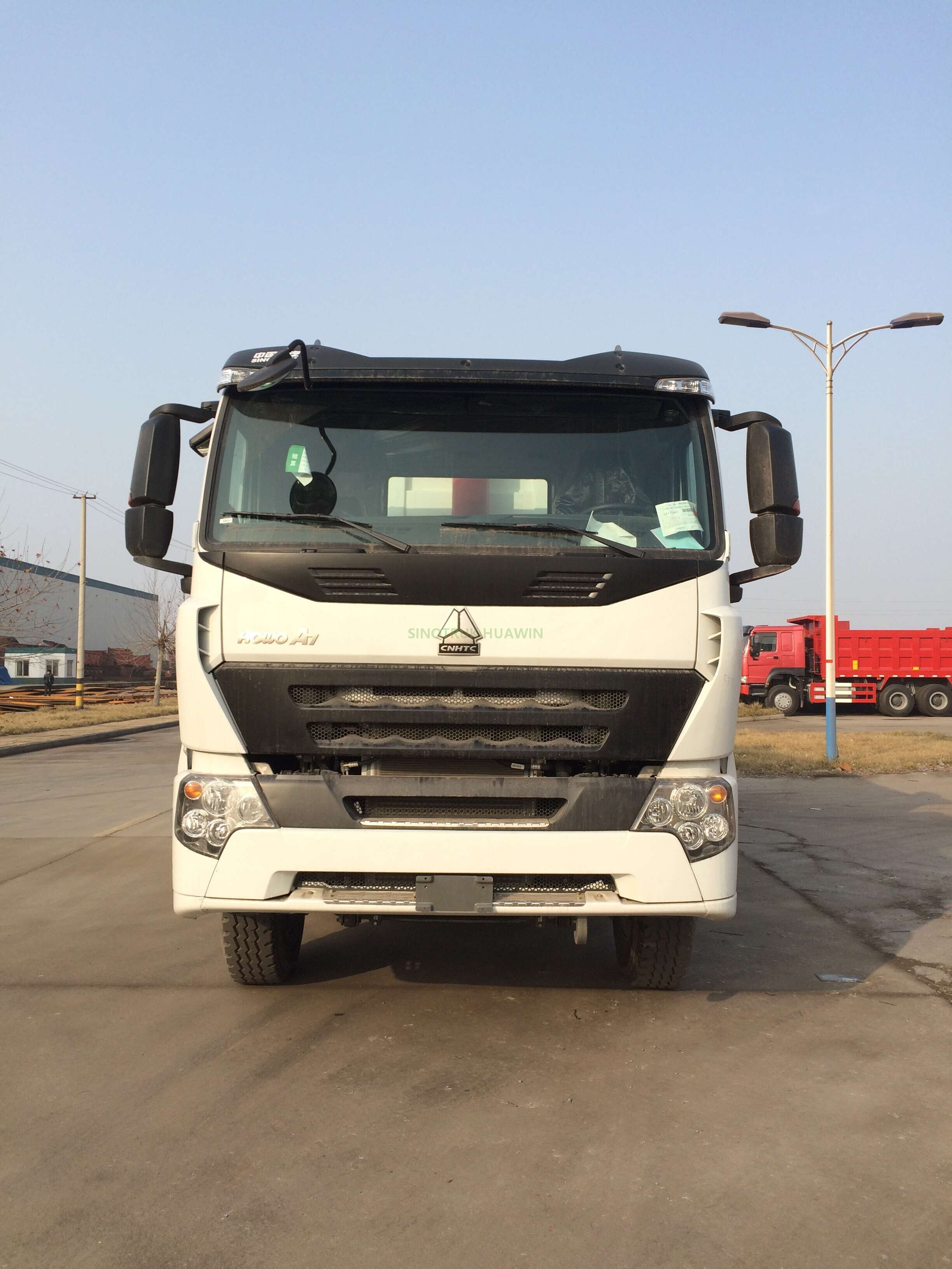 شاحنة قلابة أمامية SINOTRUK A7 8X4 لأفريقيا