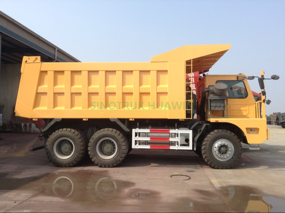 SINOTRUK شاحنة قلابة جديدة للتعدين 6 × 4