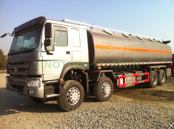 ساينو تراك HOWO 8X4 شاحنة صهريج وقود