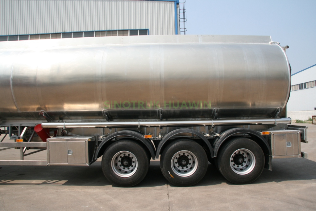 SINOTRUK 3 Axles Aluminium Alloy Fuel Tanker نصف مقطورة