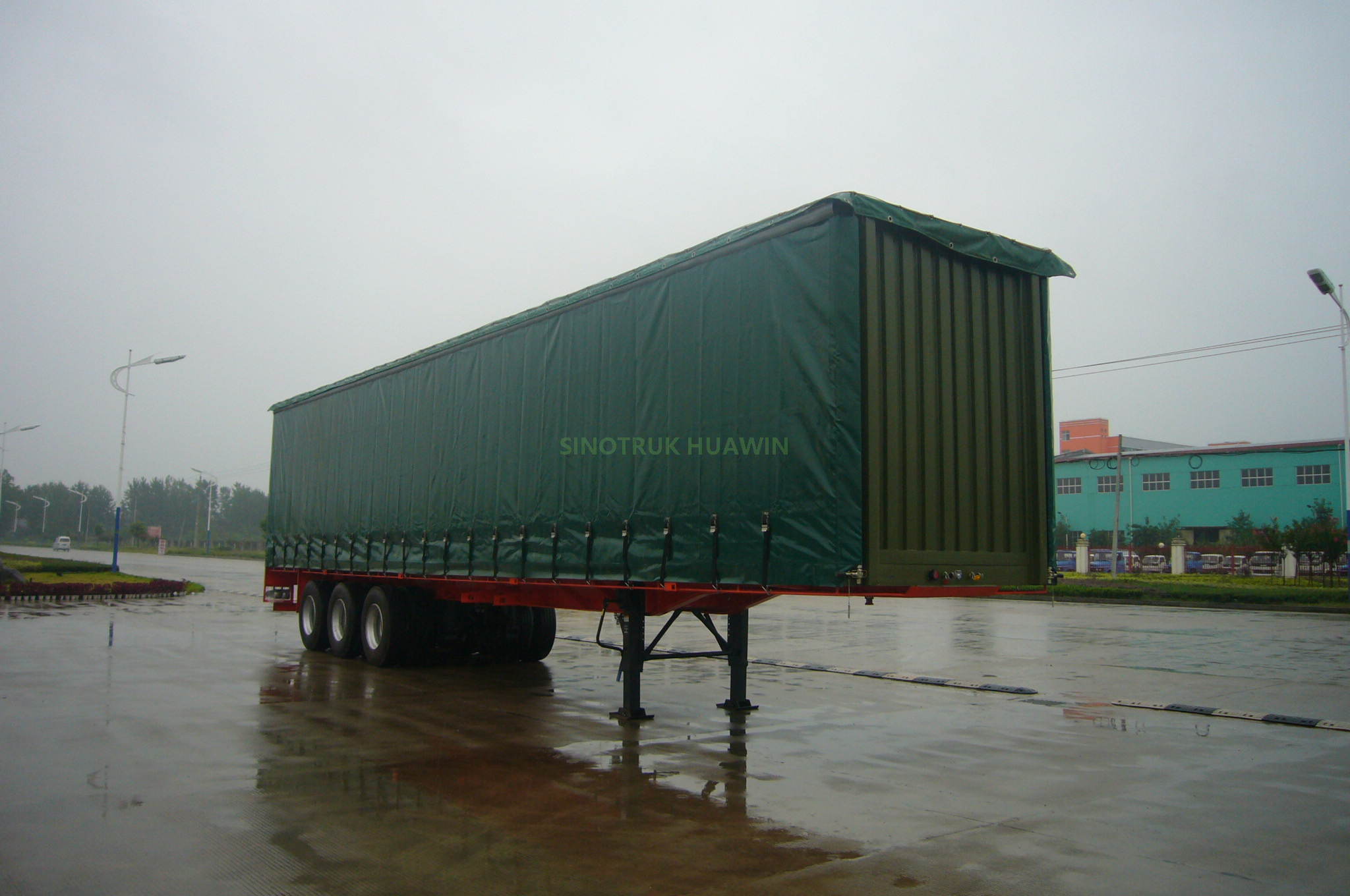 SINOTRUK 40FT 3 Axles Curtain Side نصف مقطورة